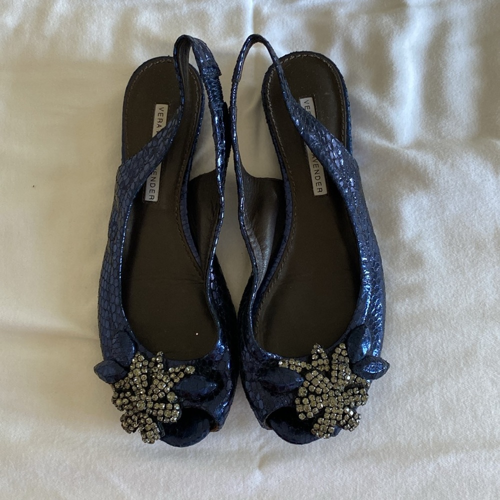 Vera Wang Lavender Label Navy Blue Crystal Peep Toe Slingback Flats. Size 6M.